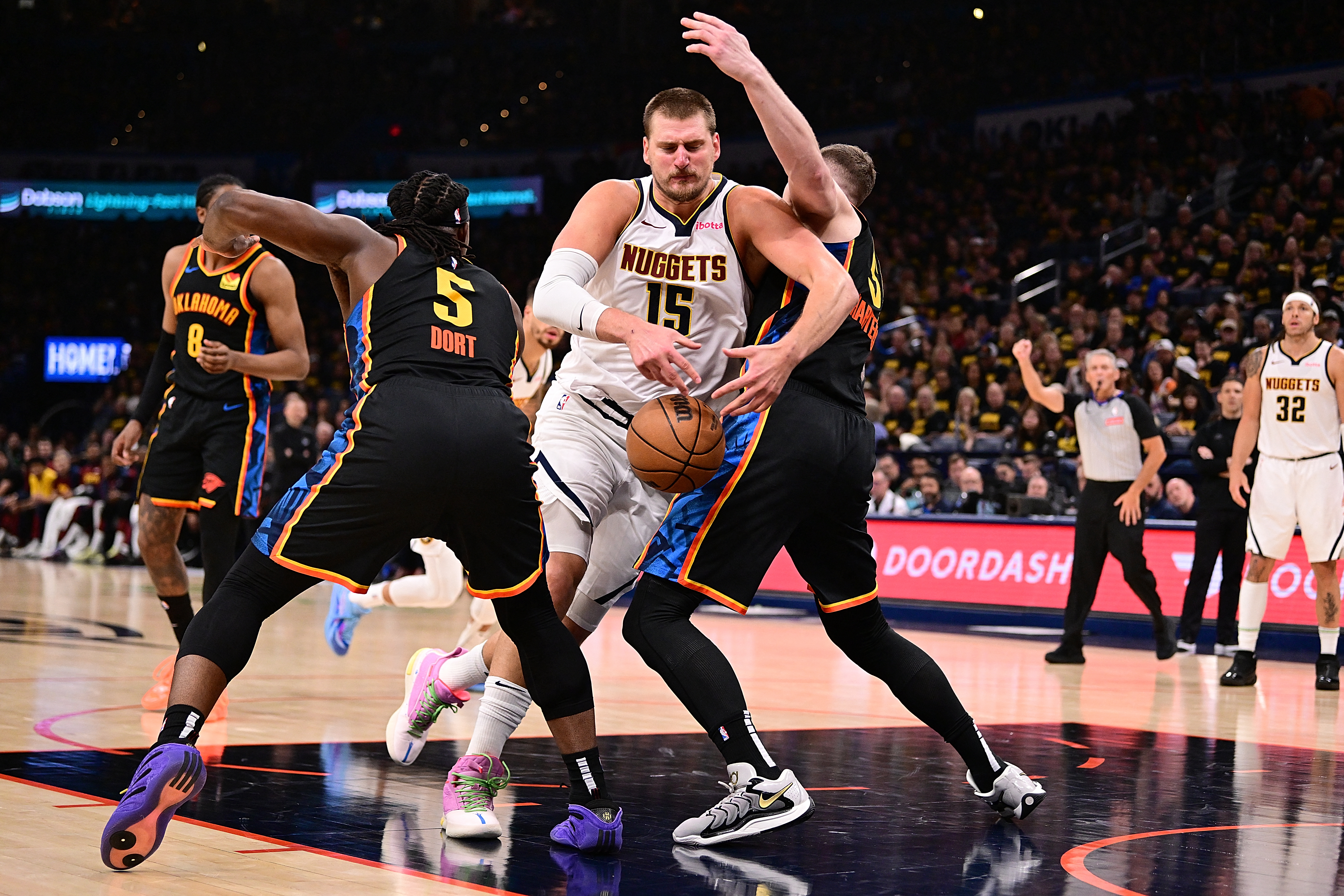 Oklahoma le dio una paliza a Denver y reafirmó su condición de favorito en la NBA