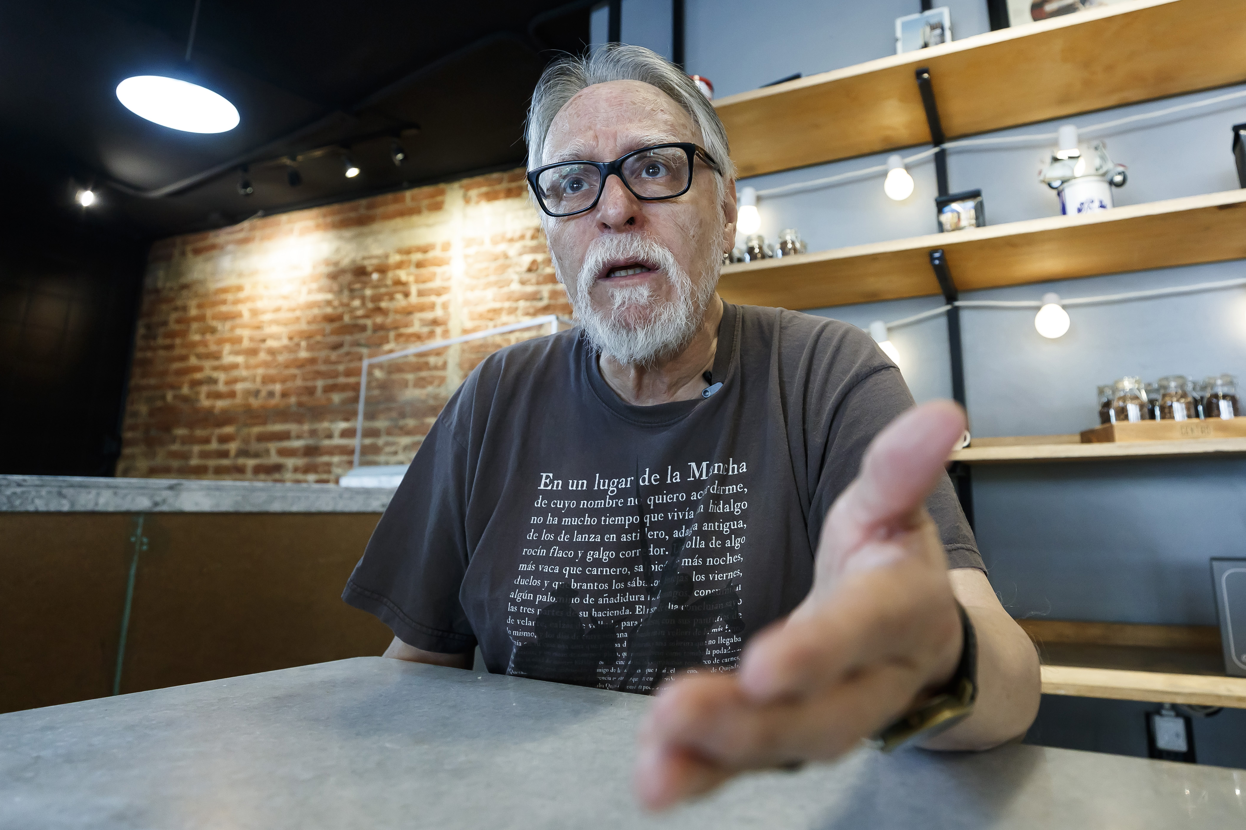 Fallece poeta mexicano David Huerta a los 72 años