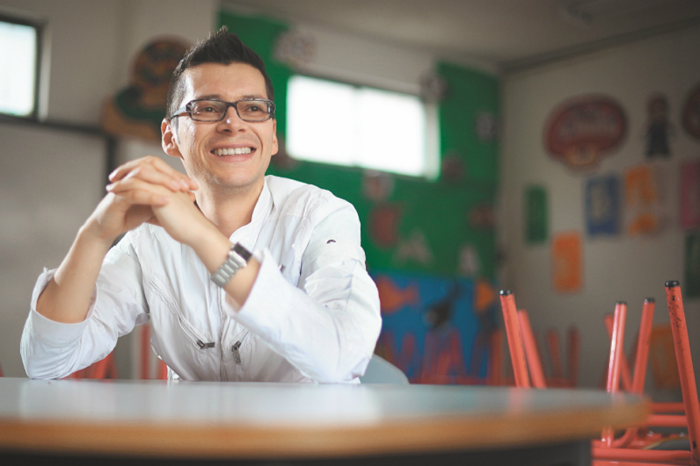 Un colombiano, cerca de ser el mejor profesor del mundo