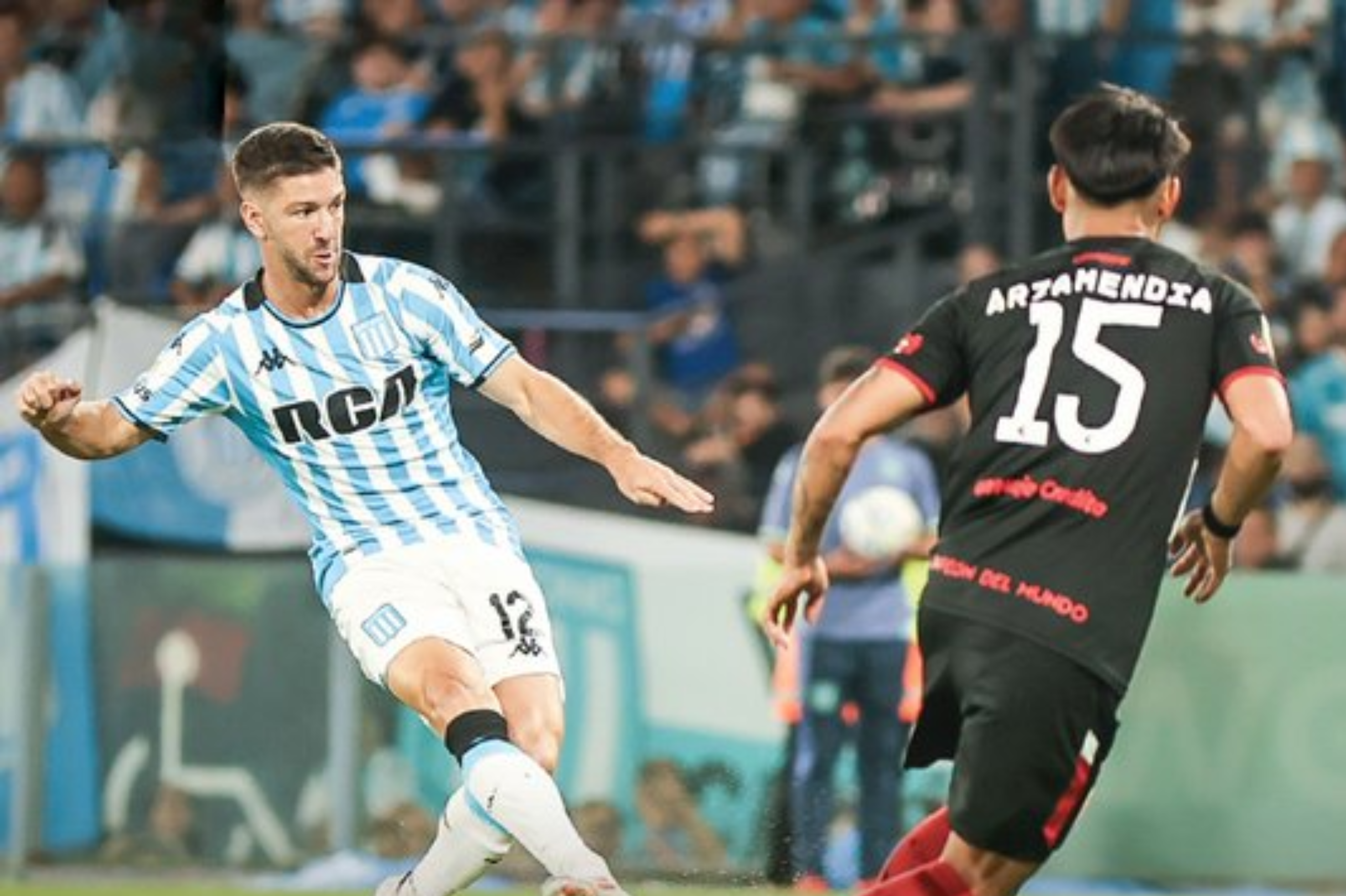 Racing, con Roger Martínez, perdió 5-4 con Estudiantes y se complicó en Argentina