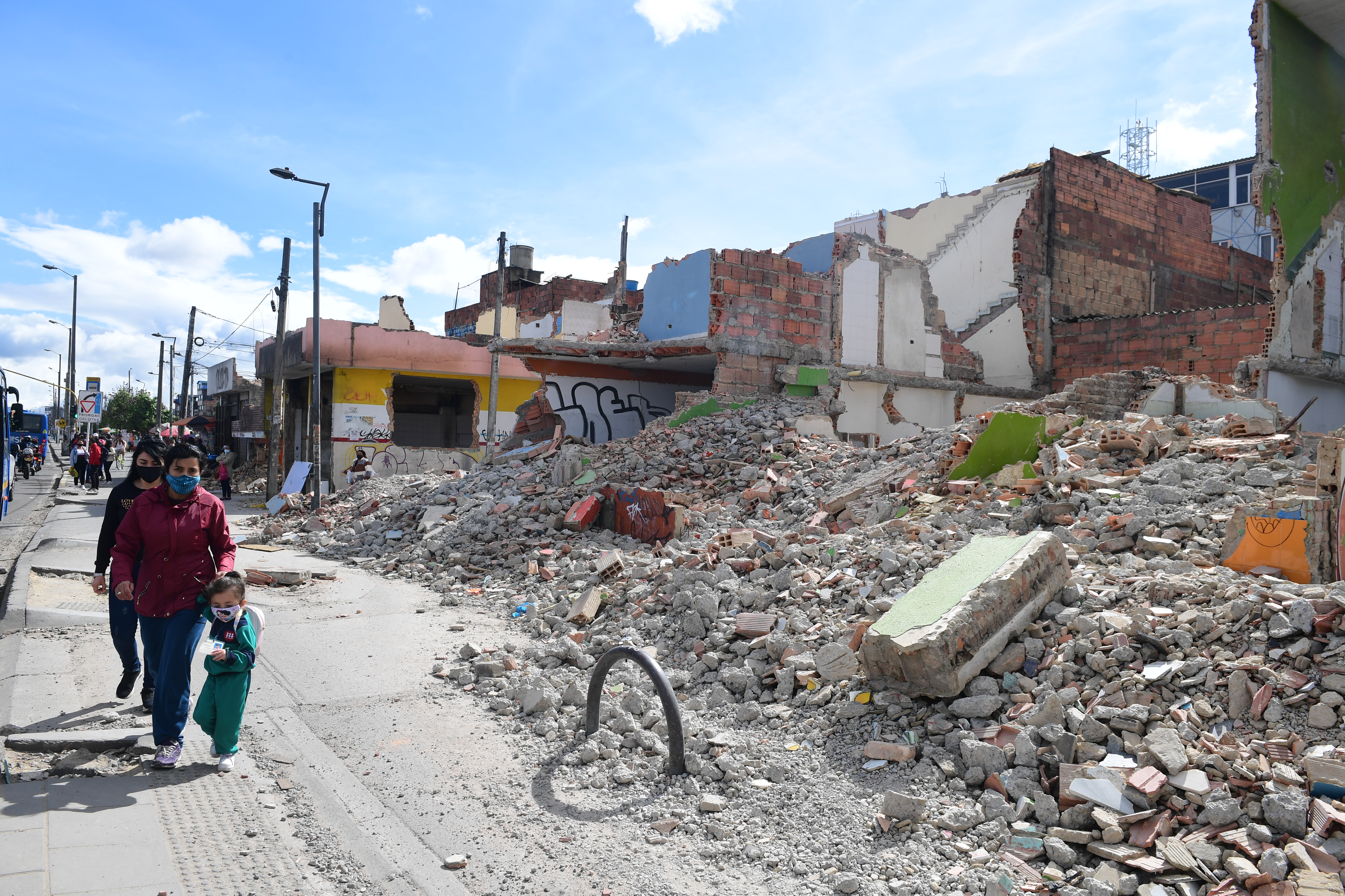 Hallan restos humanos en predio adquirido para Primera Línea del Metro de Bogotá