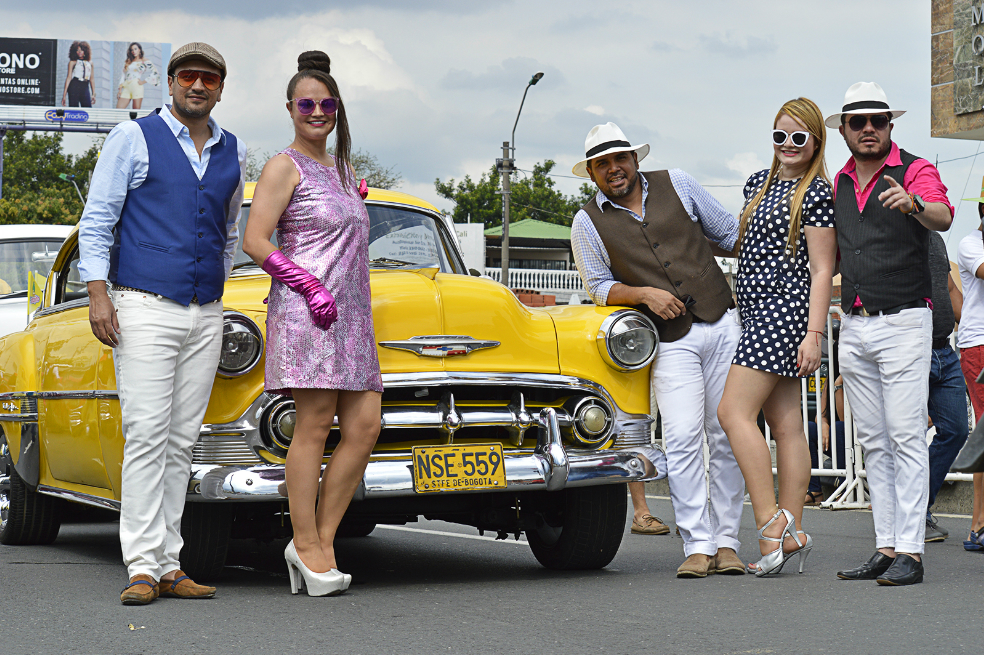 Los caleños evocaron ‘las buenas épocas’ en el desfile de Autos Clásicos y Antiguos