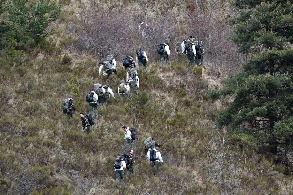 Familiares de víctimas serán llevados «lo más cerca» del lugar del accidente aéreo en Francia