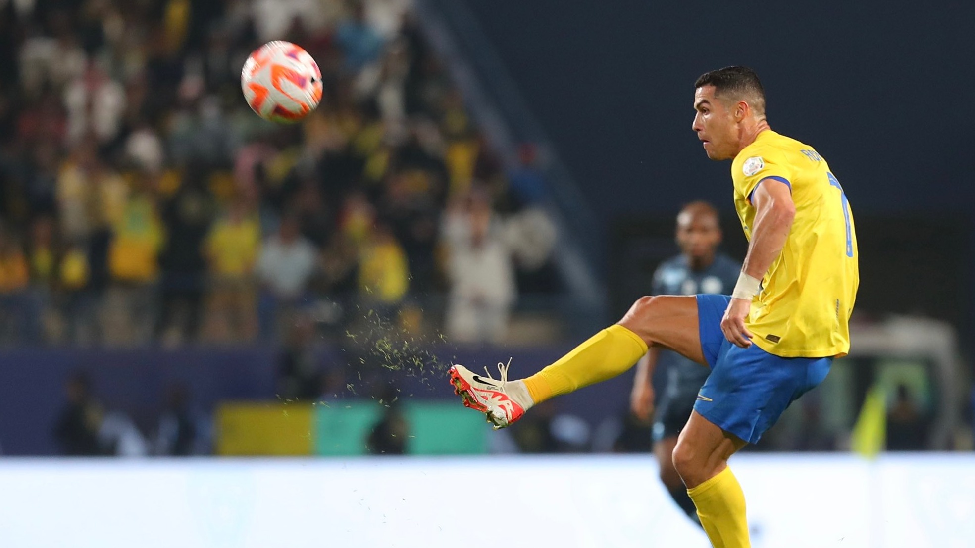 ¿Directo al Puskas? Vea el golazo de Cristiano Ronaldo desde 40 metros: video