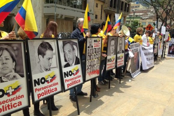 La insistencia uribista de la «persecución política»