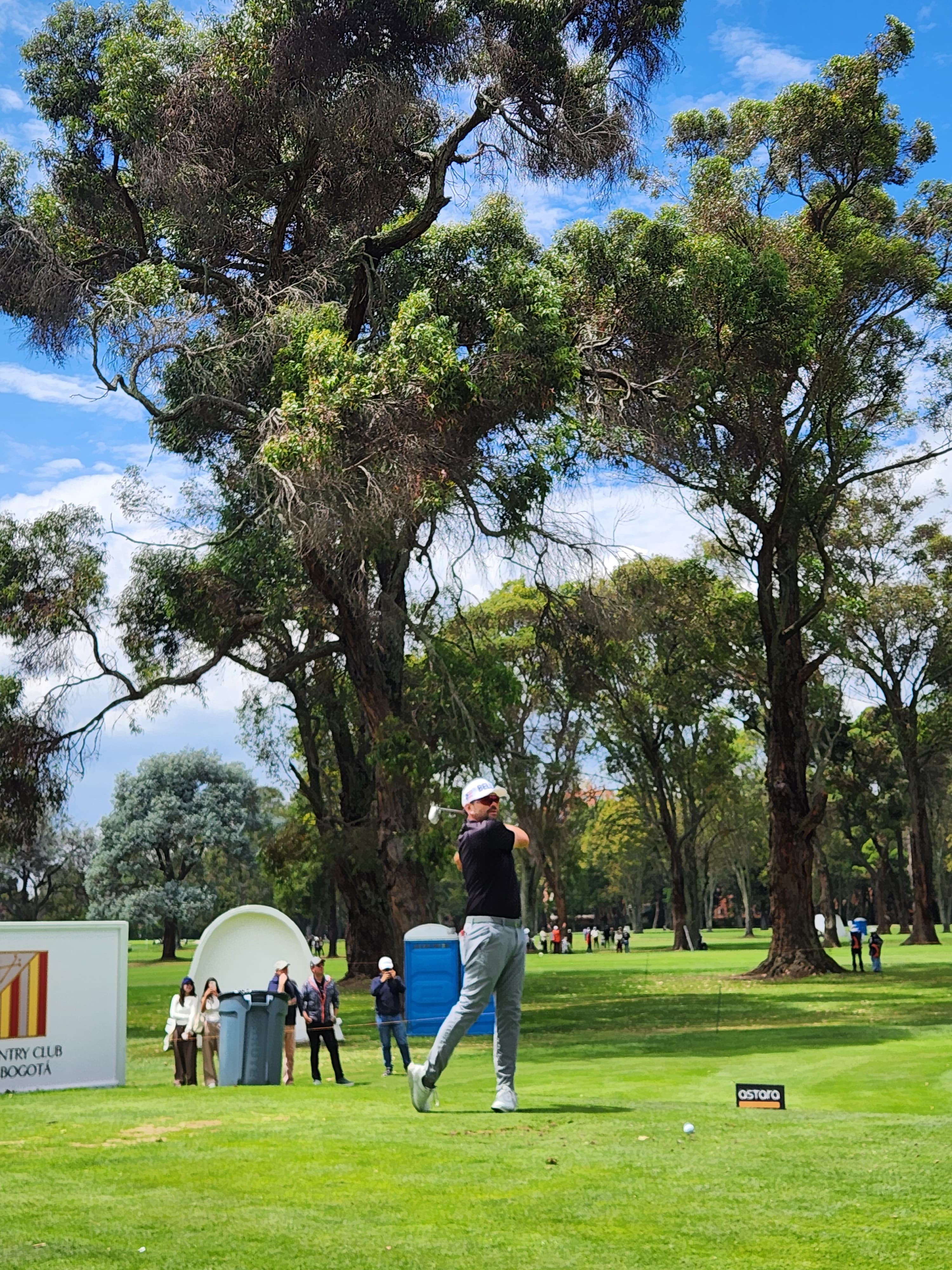 Rozo sigue en buena forma en el Astara Golf Championship e ilusiona con el top 10