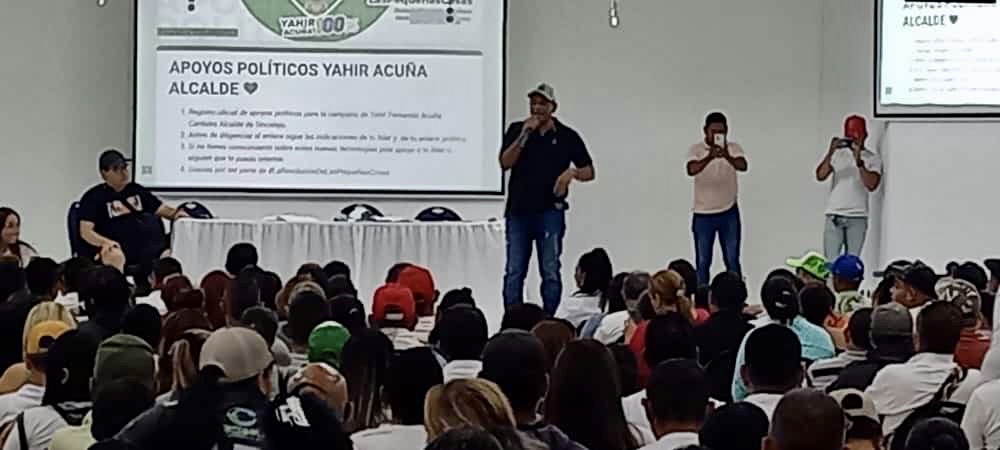 Reunión convocada por Yahir Acuña
