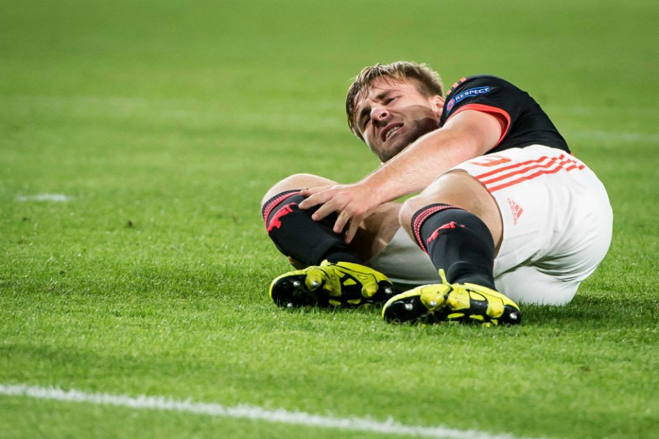 Luke Shaw sufre una fractura de tibia y peroné