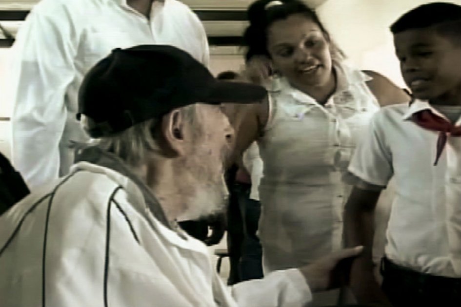 Fidel Castro reaparece en acto público después de nueve meses