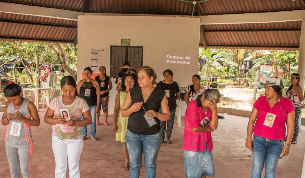 Pie de foto: Las mujeres hicieron diferentes dinámicas para reconocerse y reconciliarse. / Cortesía PAZororidad.