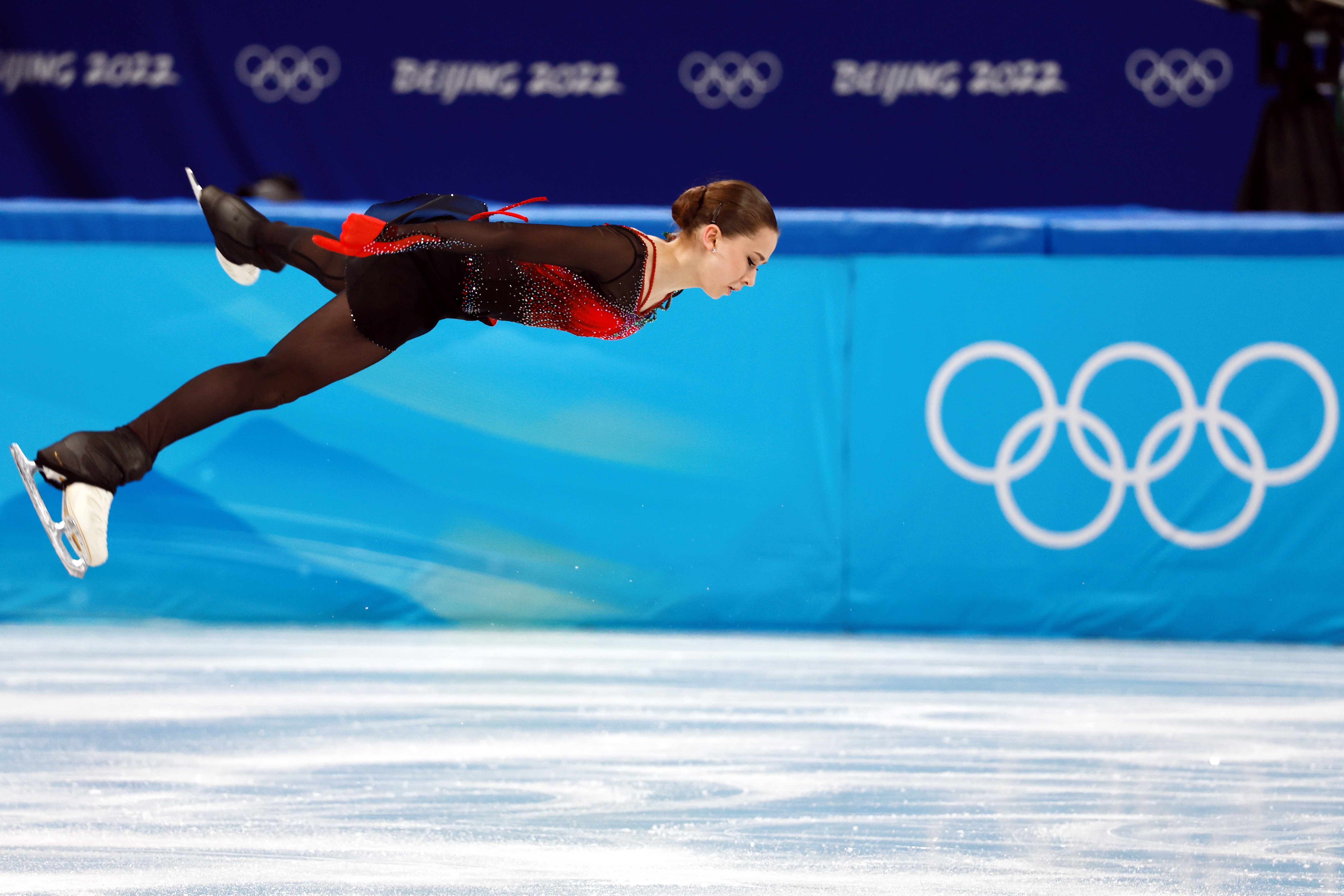 Beijing (China), 07/02/2022.- Kamila Valieva of Russia performs during the Woman Single Skating - Free Skating of the Figure Skating Team Event at the Beijing 2022 Olympic Games, Beijing, China, 07 February 2022. (Rusia) EFE/EPA/FAZRY ISMAIL