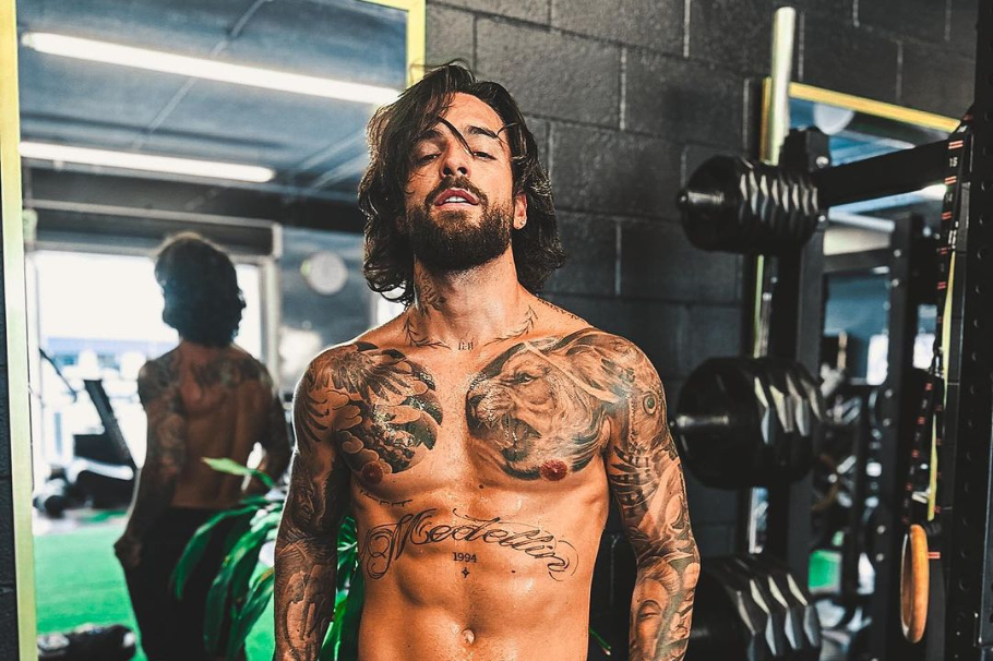 Maluma le dio la bienvenida a la Navidad bailando con poca ropa