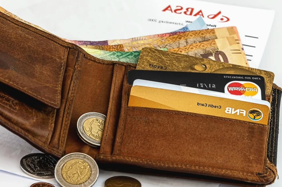 Científicos abandonan más de 17 mil billeteras en 40 países para medir la honradez