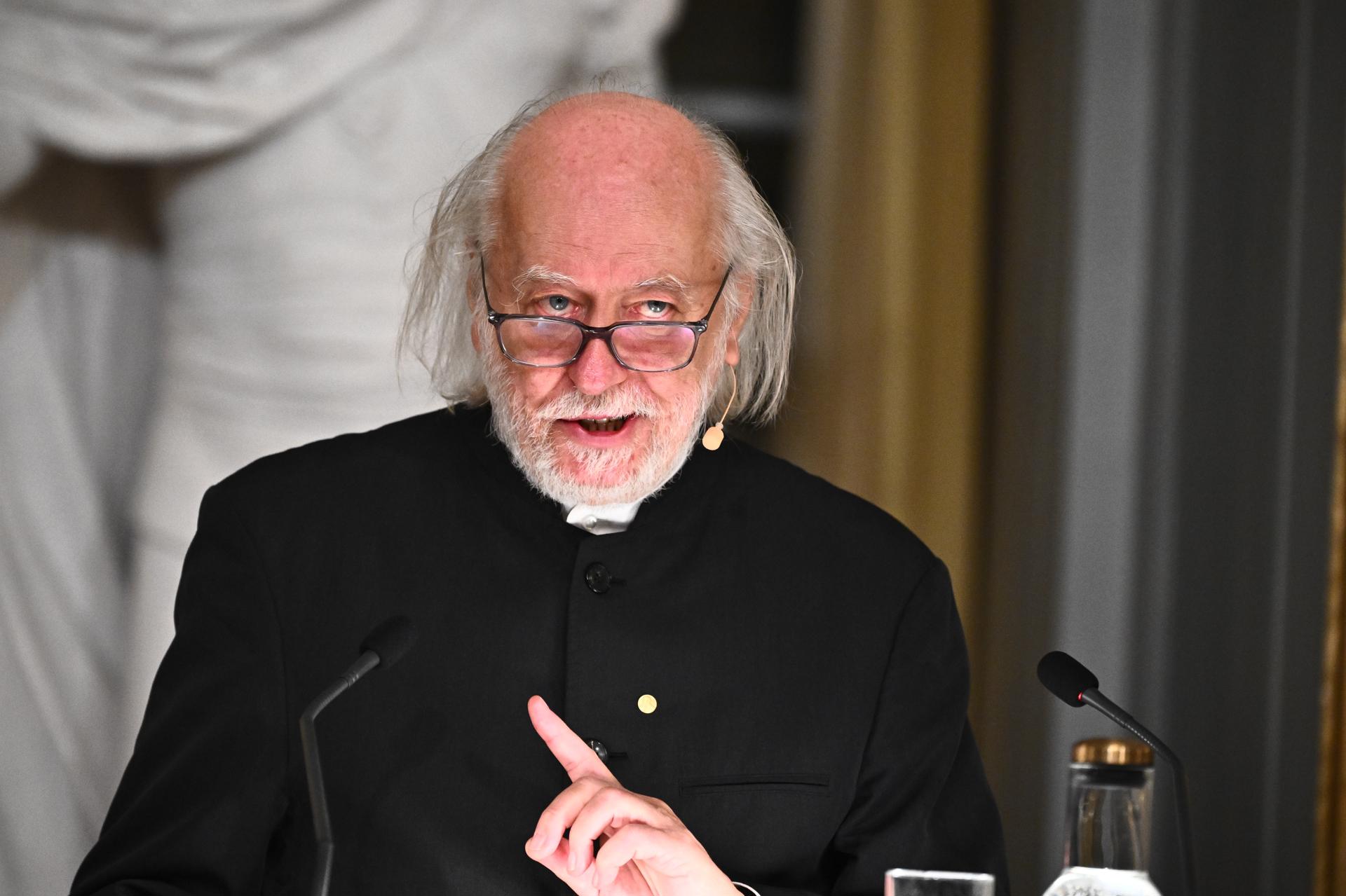 Krasznahorkai advierte sobre Elon Musk en su discurso de aceptación del Nobel de Literatura