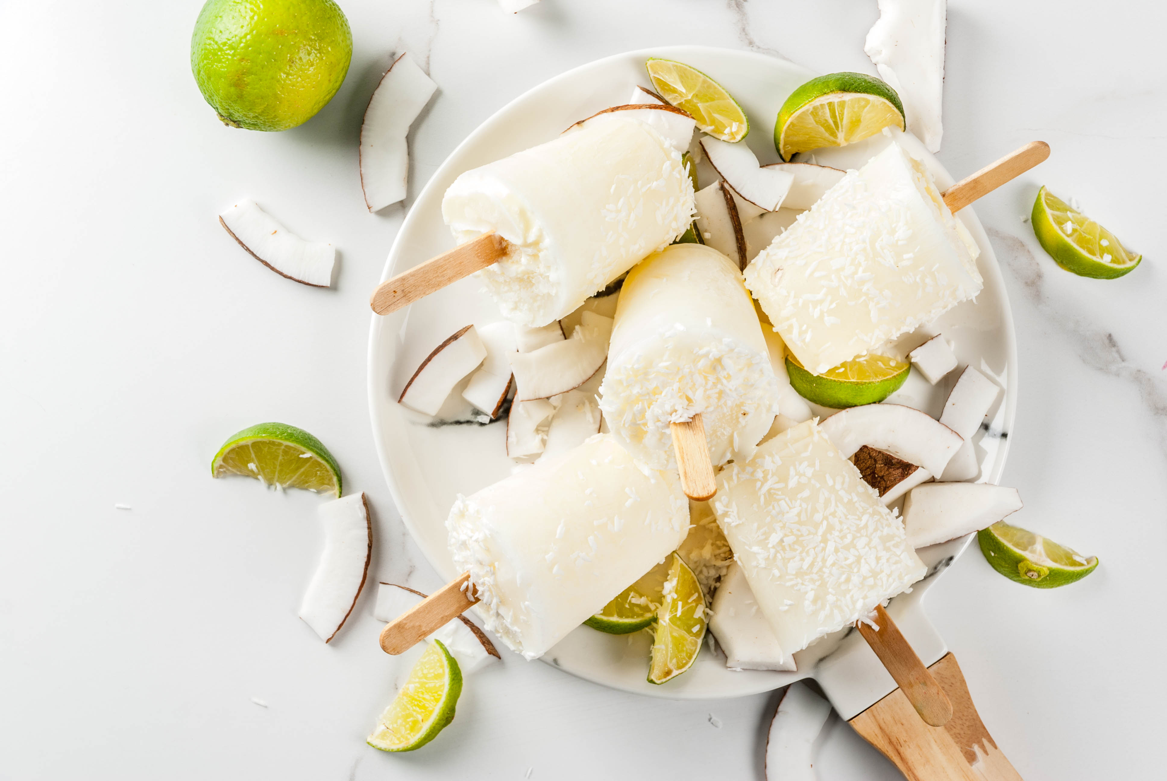 Así se prepara una rica paleta de coco casera