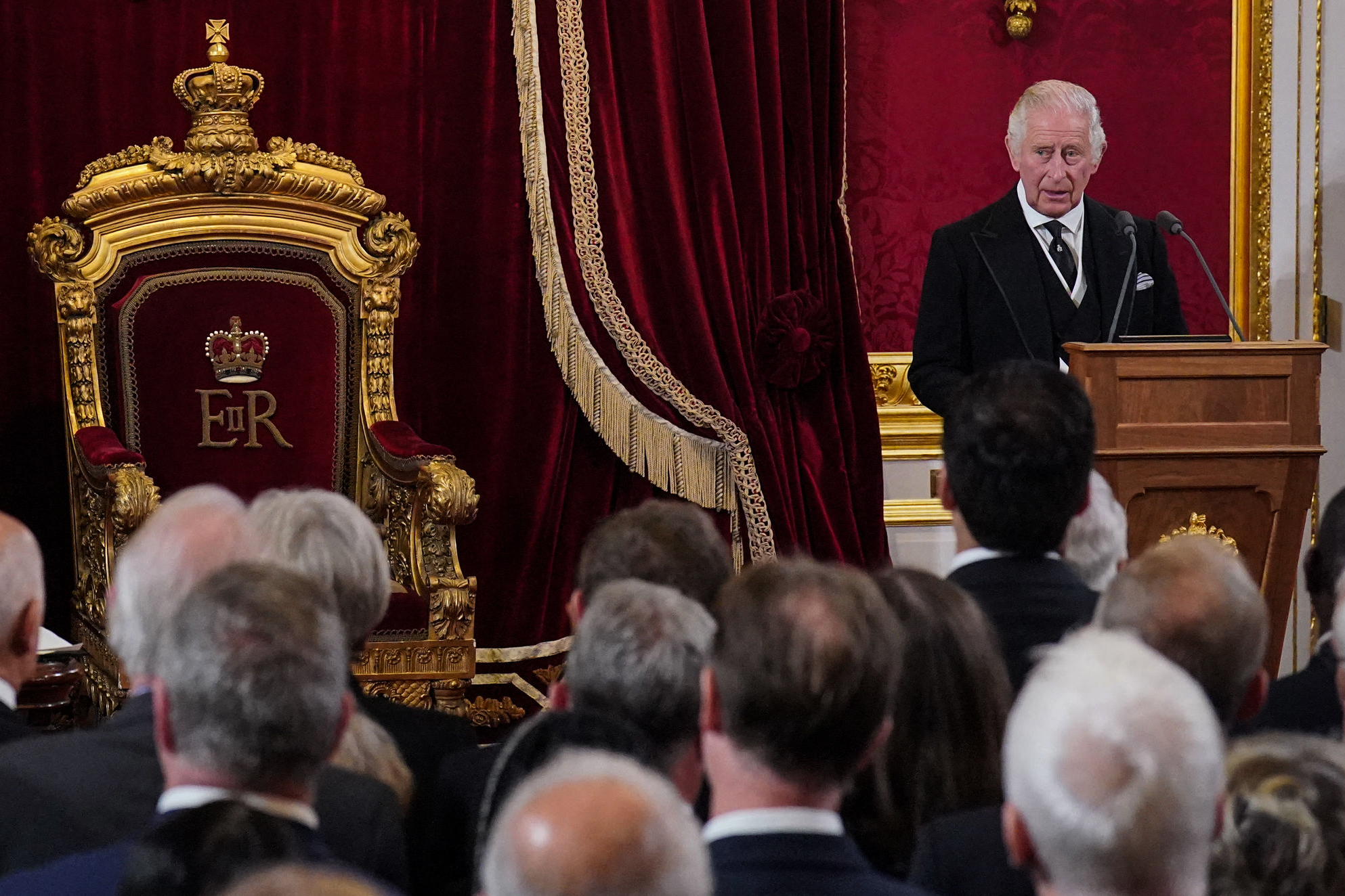 Una nueva era: Carlos III fue proclamado rey formalmente; esto fue lo que dijo