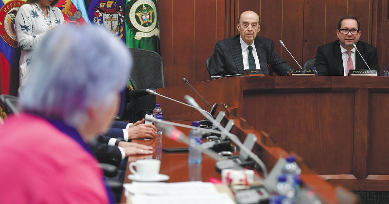Leyva contraatacó a Zamora y escaló su pelea por contrato de pasaportes a la Fiscalía