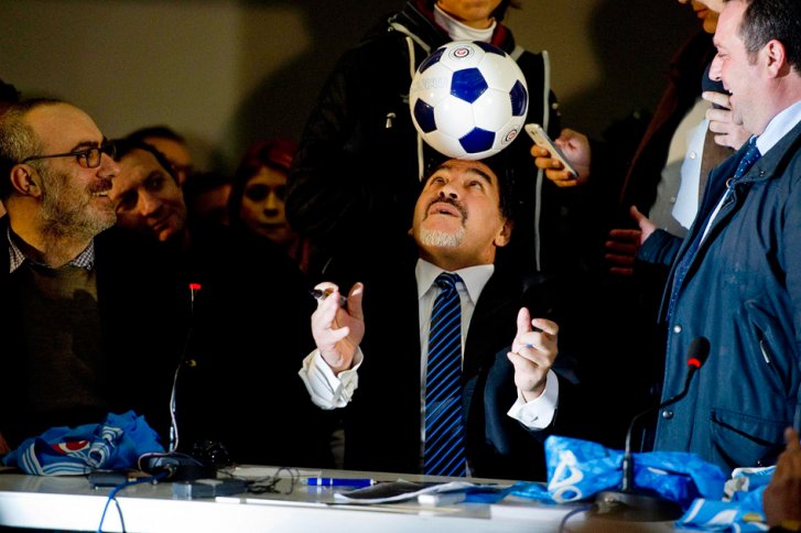 Maradona arremetió contra la Fifa