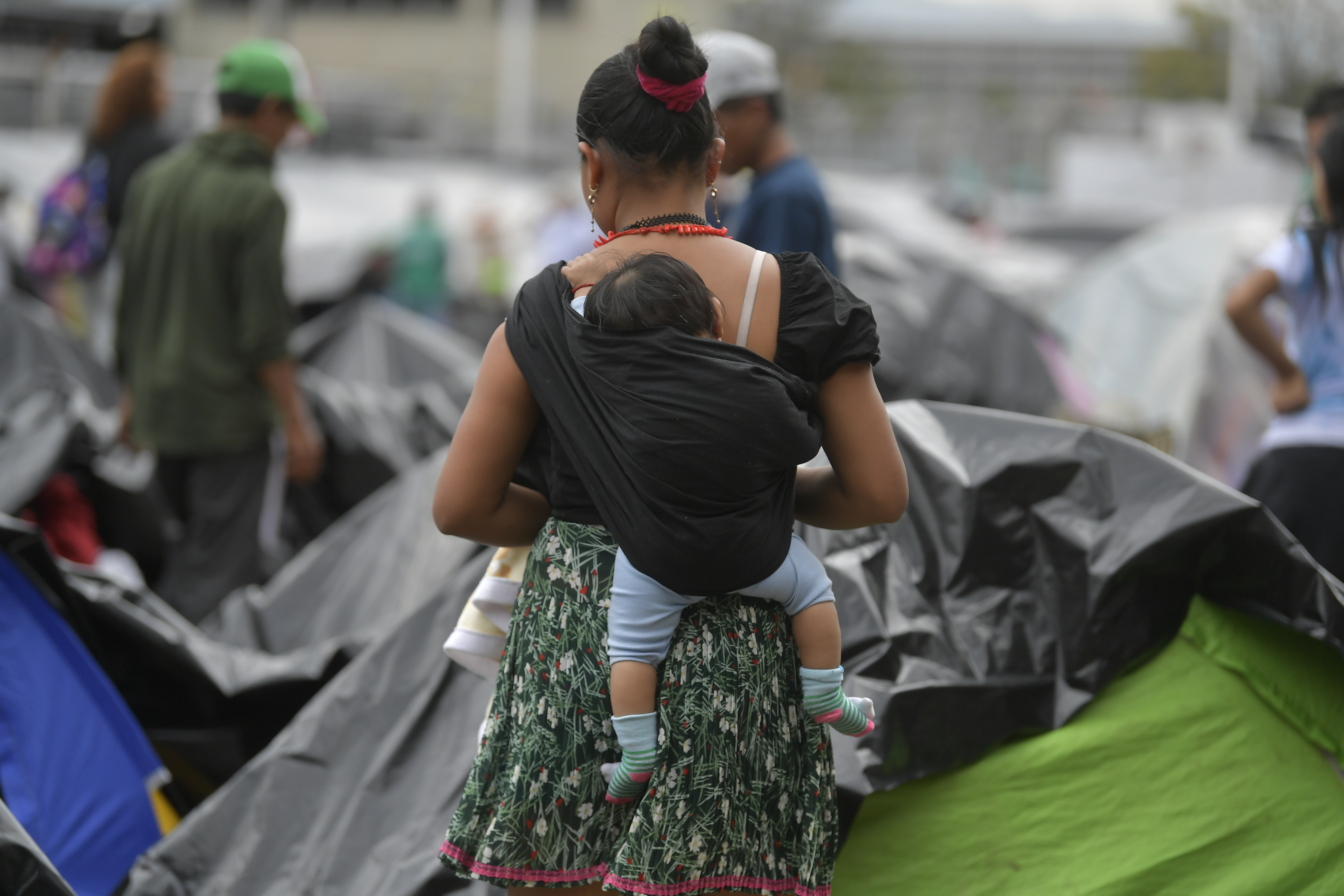 Los indígenas embera levantaron un campamento frente de la Agencia Nacional de Tierras y el Ministerio de Educación en Bogotá, en protesta contra la violencia en el territorio.