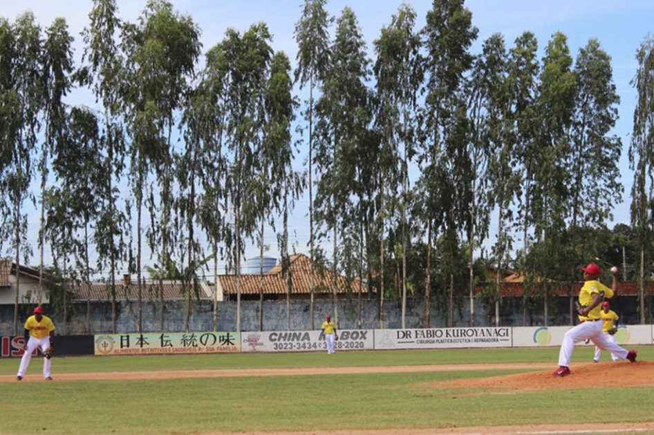 Karl Lewis Triana, lanzador colombiano en el montículo. Foto: Federación Colombiana de Bésibol