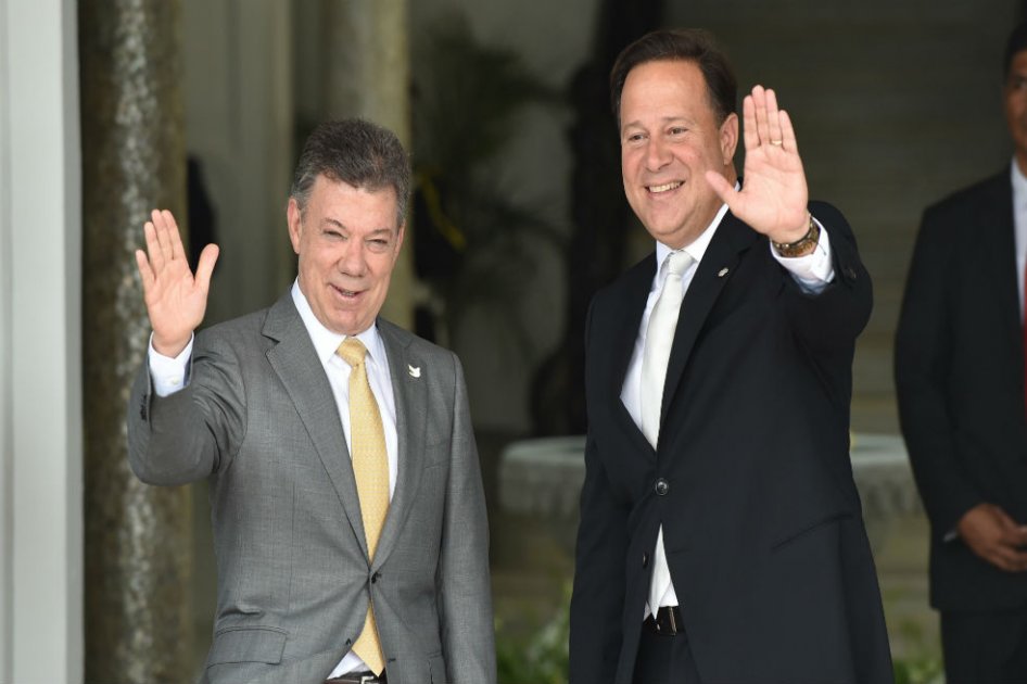Juan Manuel Santos con su homólogo Juan Carlos Varela/ AFP