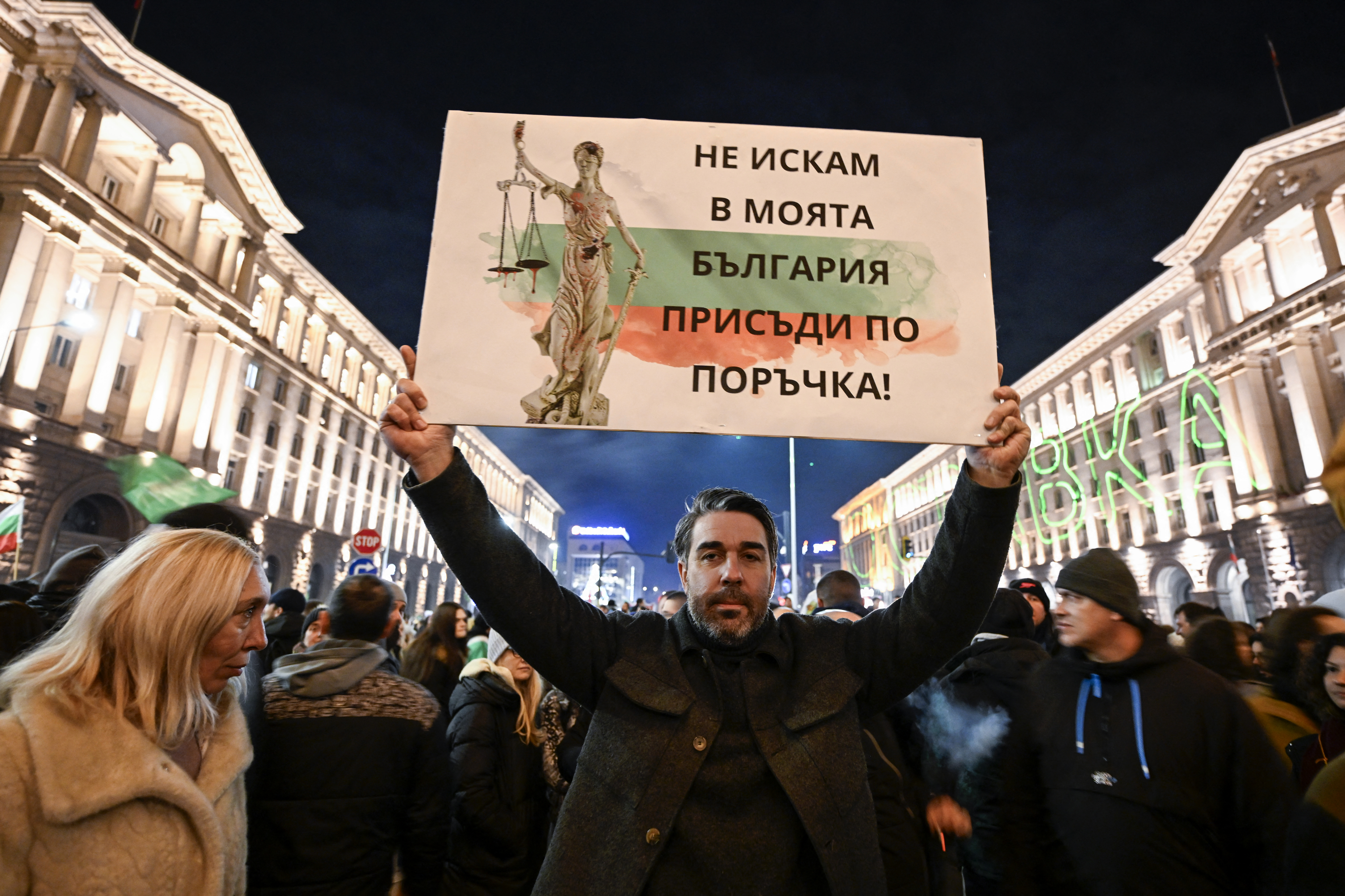 “No alimentes al cerdo”: la consigna anticorrupción que ayudó a tumbar el gobierno de Bulgaria