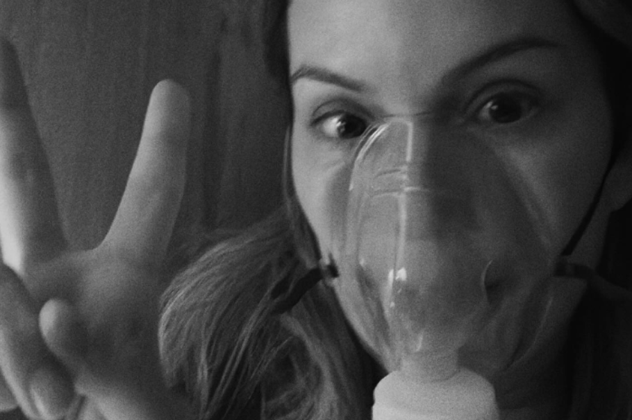 ¿Está bien? Claudia Bahamón apareció con una máscara de oxígeno y preocupó a todos