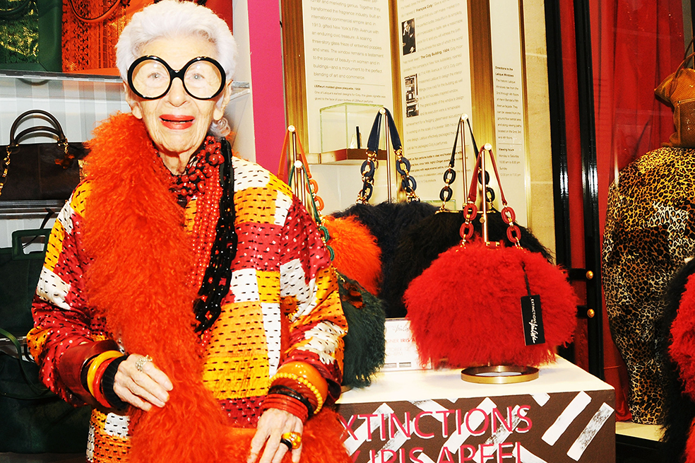 La historia de Iris Apfel, la influencer más vieja del mundo que cumplió 100 años