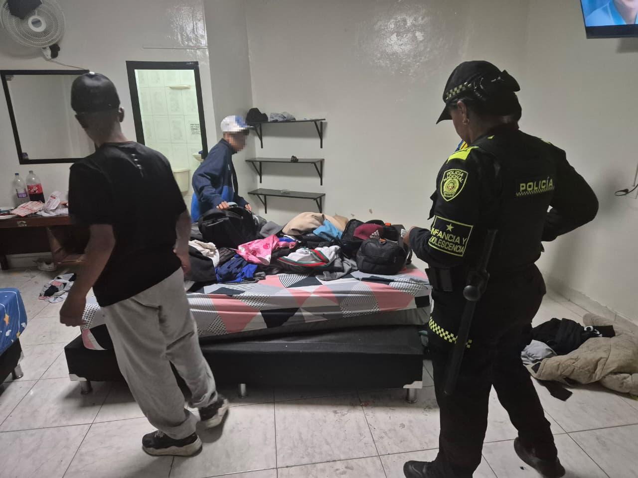 Hallaron a tres adolescentes consumiendo drogas en un hotel de Medellín
