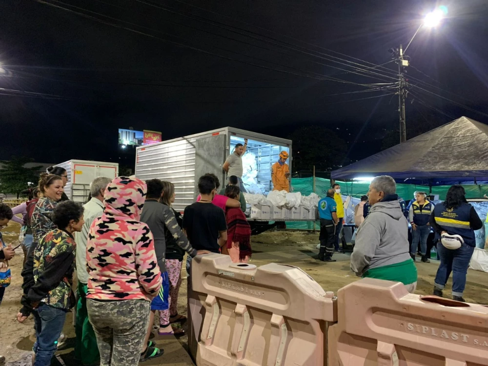 Se desbordó una quebrada en Bello, Antioquia, tras fuertes lluvias