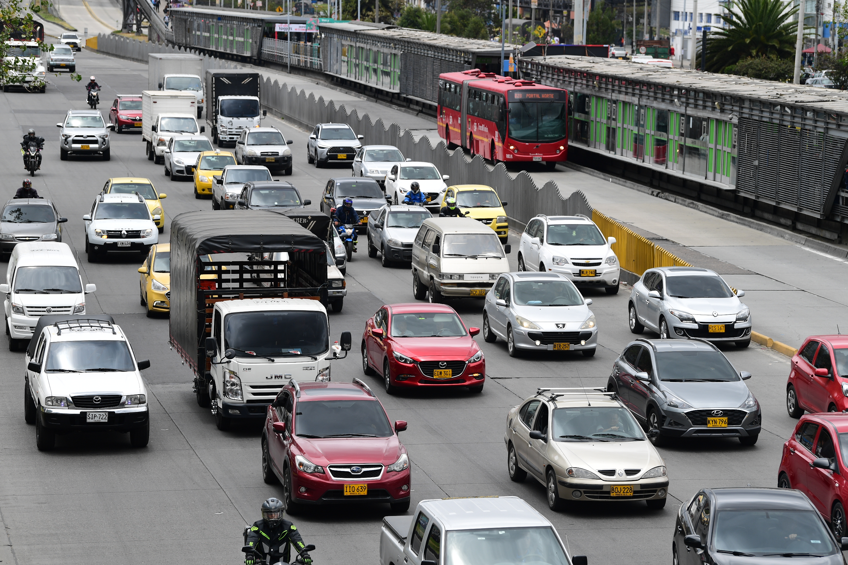 El lío por aumento de impuesto a vehículos, para financiar la Región Metropolitana
