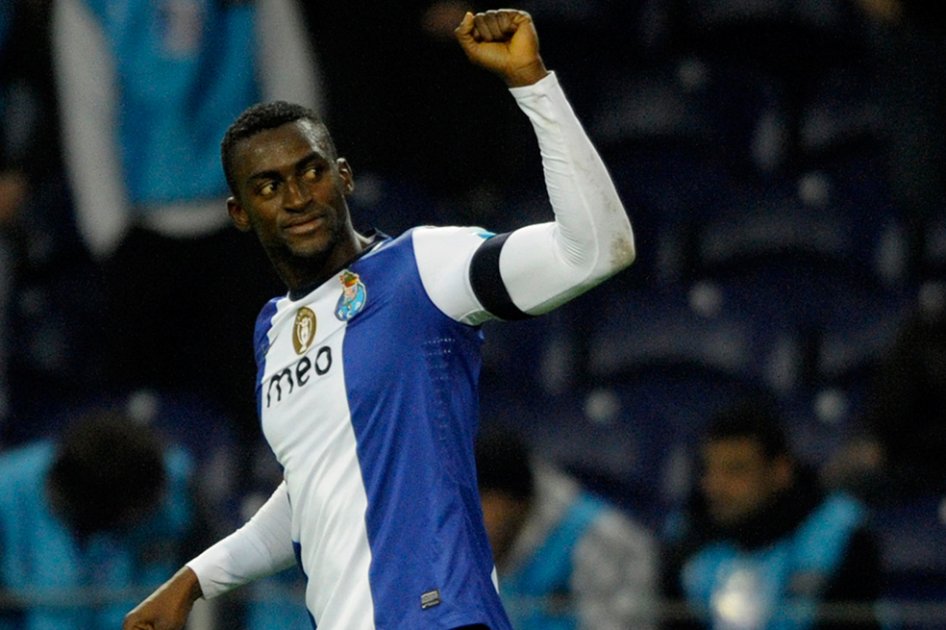 Barcelona estaría interesado en Jackson Martínez