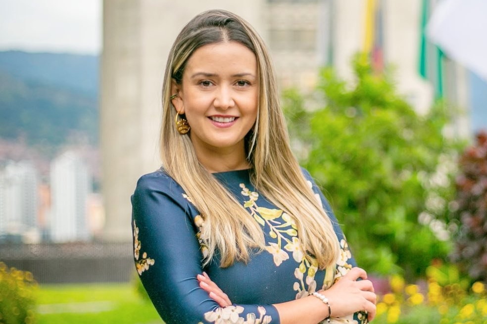 Polémica en Medellín por concurso que pedía seguir a secretaria Villamizar