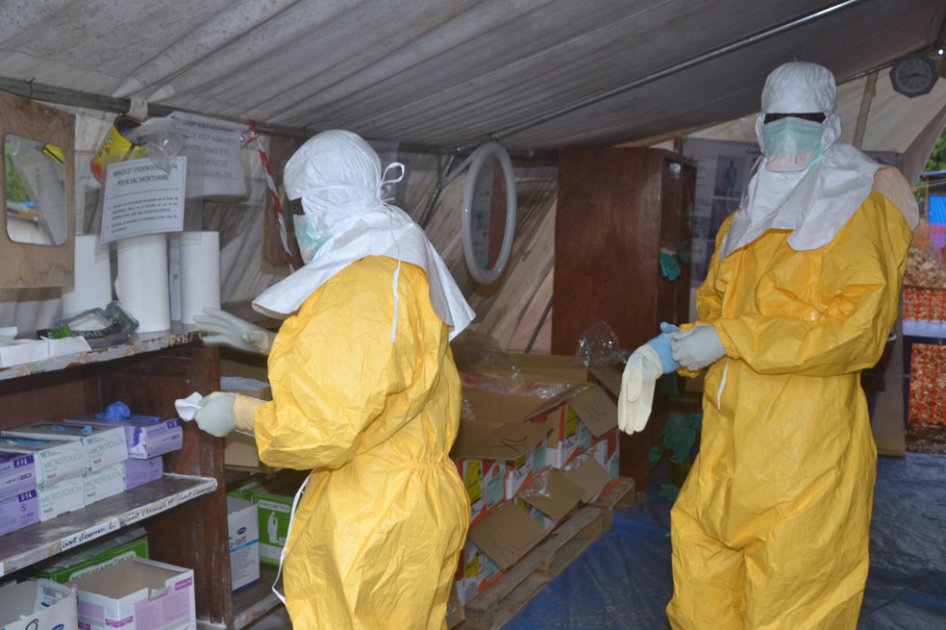 Estudio alerta que el ébola permanece hasta 9 meses en semen de enfermos