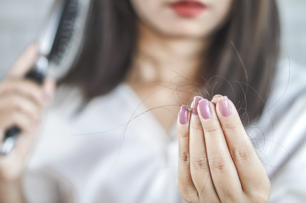 Alopecia femenina: ¿a qué se debe y cómo controlar la caída del cabello?