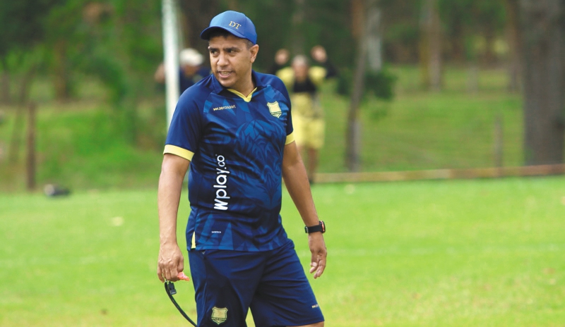 Águilas Doradas presentó a su nuevo técnico tras la salida de César Farías