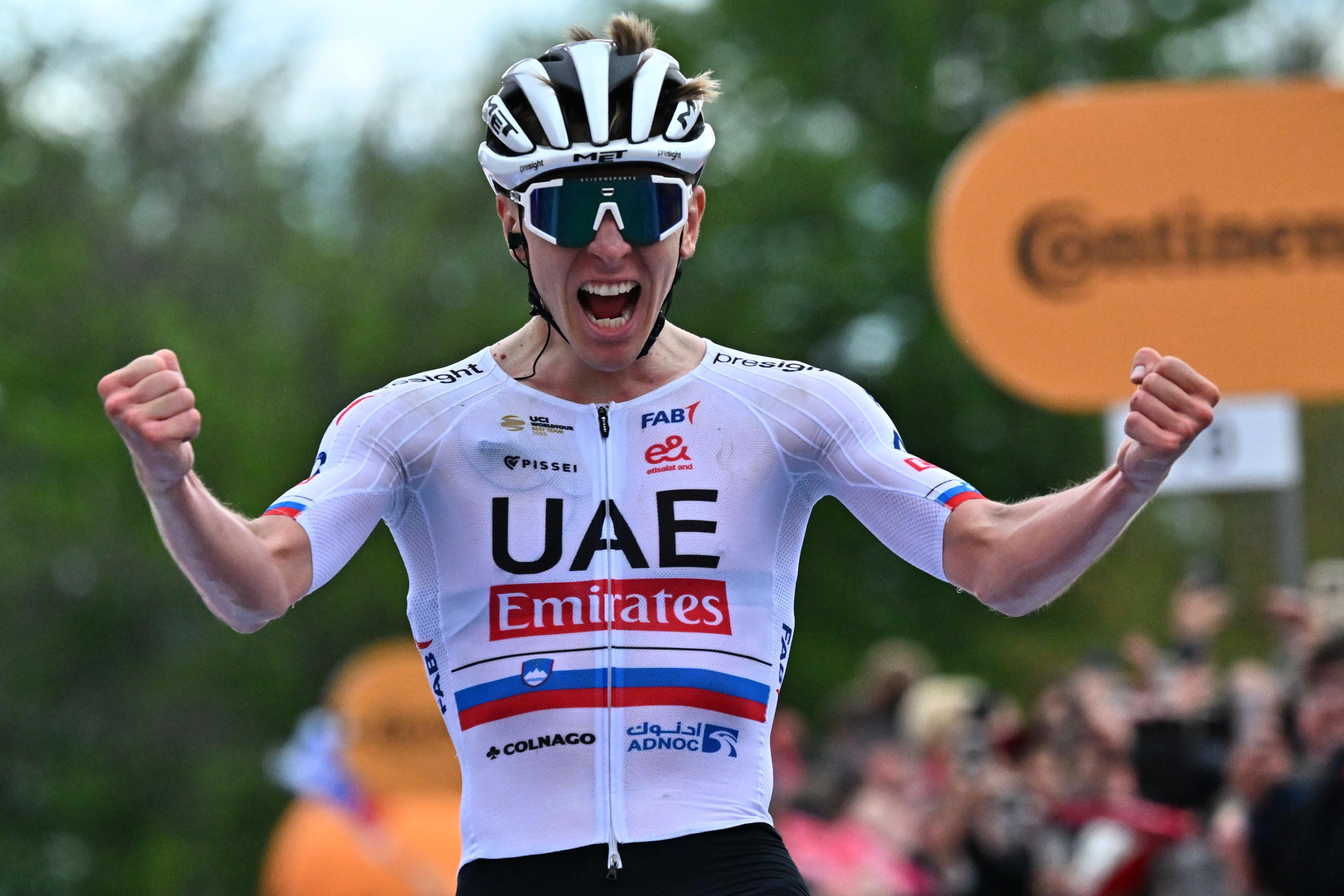Santuario Di Oropa (Italy), 05/05/2024.- Slovenian rider Tadej Pogacar of Uae Team Emirates celebrates after crossing the finish line to win the second stage of the Giro d'Italia 2024, a 161km cycling race from San Francesco al Campo to Santuario di Oropa (Biella), Italy, 05 May 2024. (Ciclismo, Francia, Italia, Eslovenia) EFE/EPA/LUCA ZENNARO