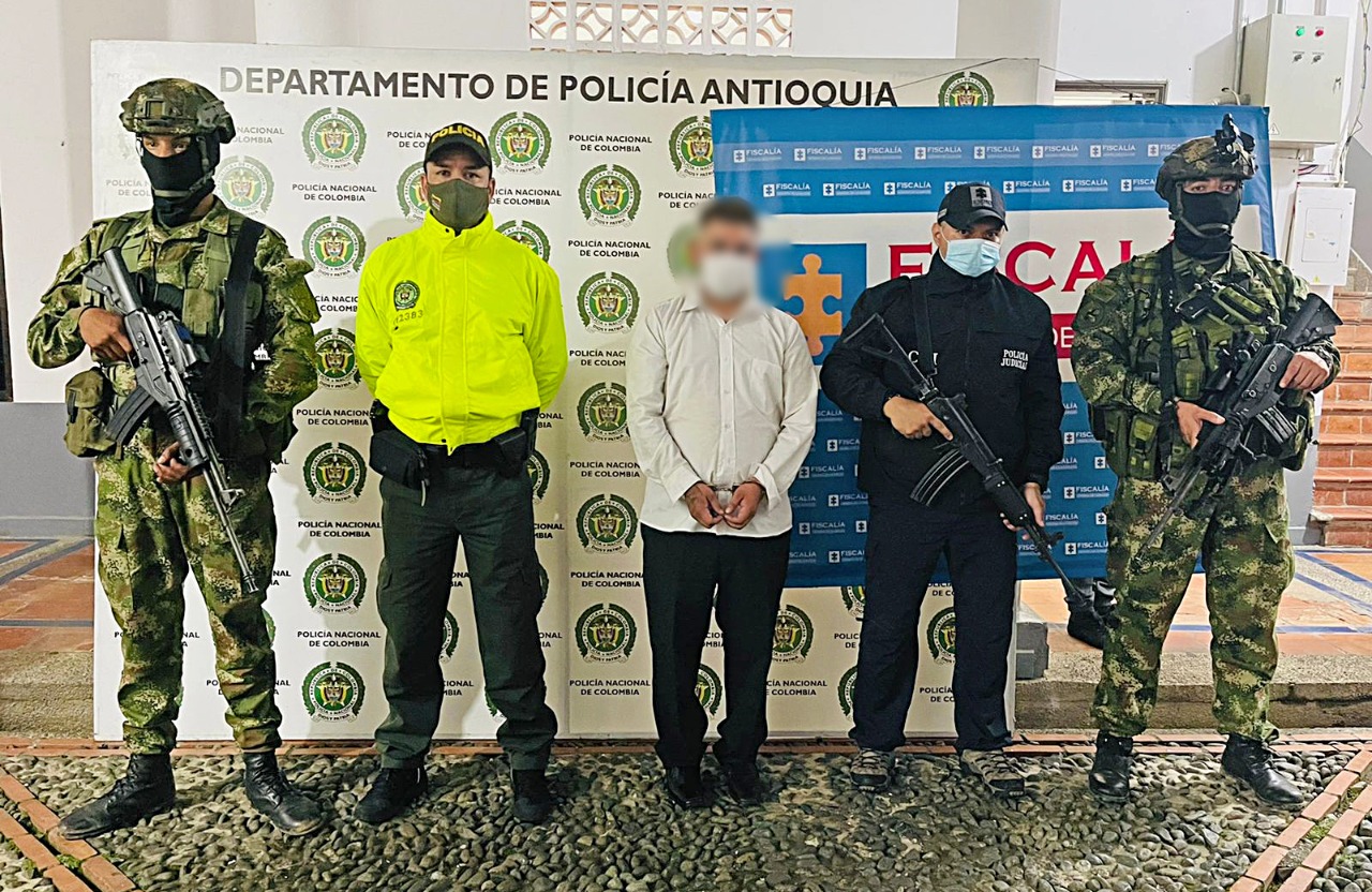 Antes de casarse fue capturado “Machete” supuesto miembro del Clan del Golfo