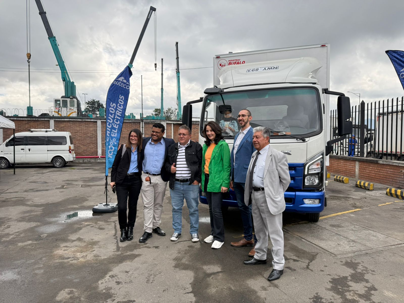 Así es el primer camión 100 % eléctrico financiado por Foncarga que ya rueda en Bogotá