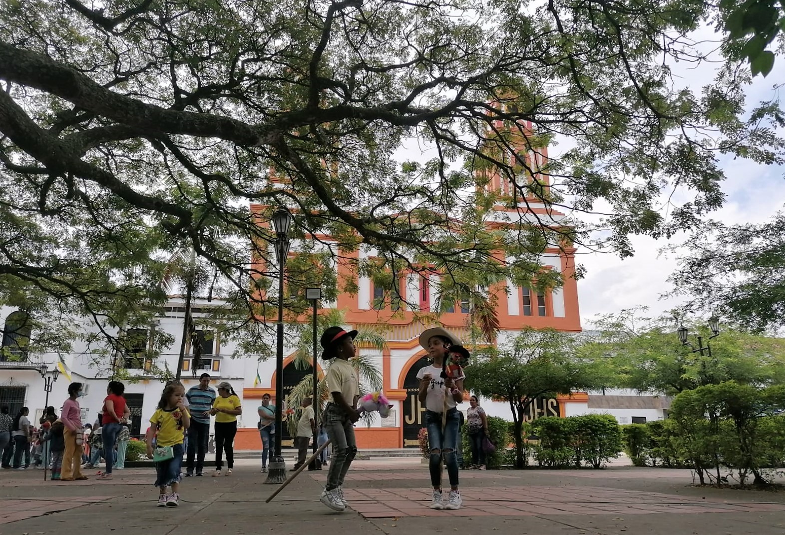Onda Pacífica: Florida ya no es zona roja por la lucha de líderes y organizaciones