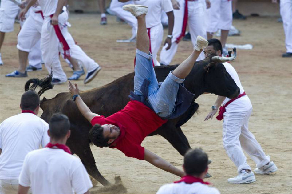 Tres personas corneadas en el sexto encierro de San Fermín