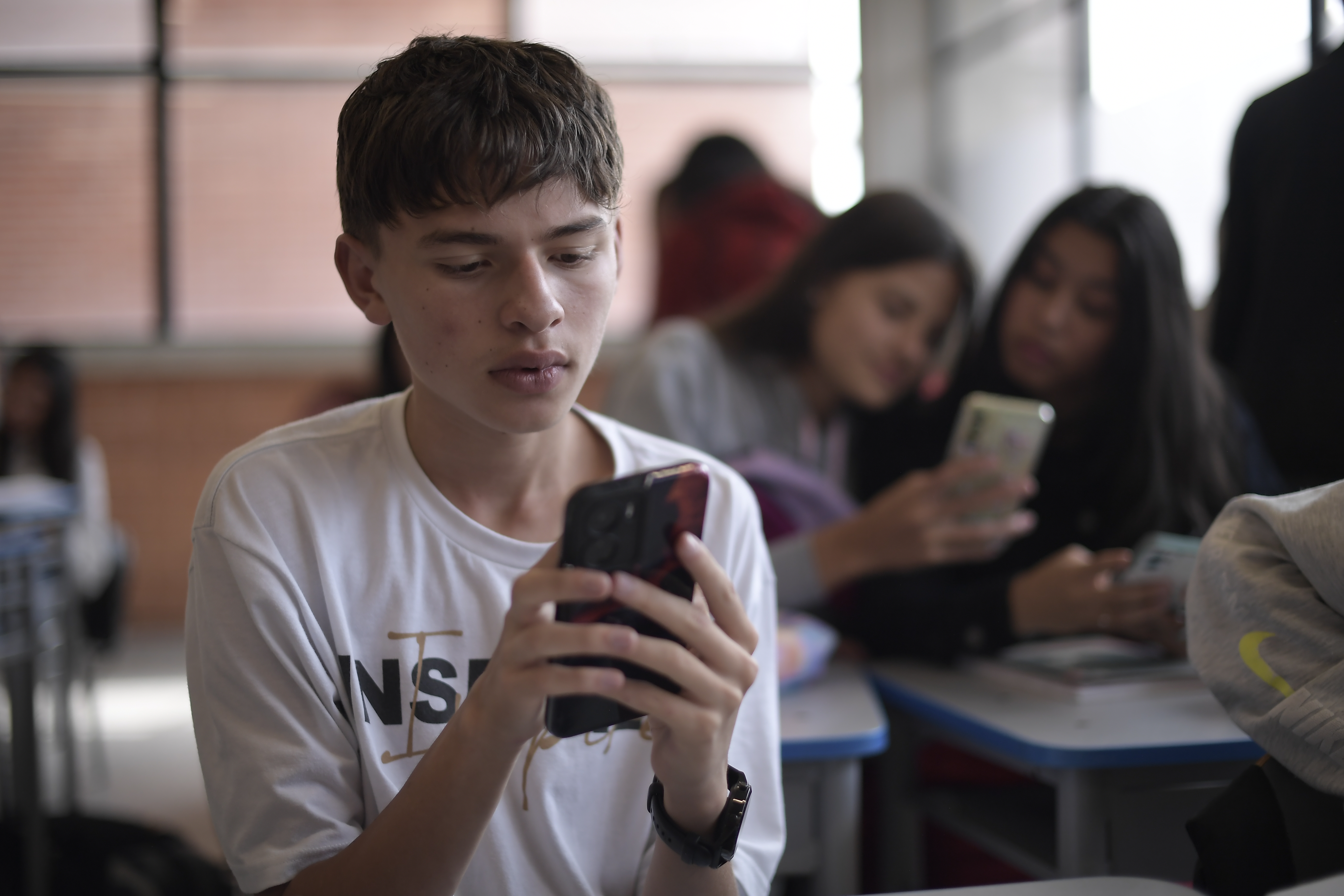 Primeras pistas de cómo se autorregulan los niños colombianos en el uso de redes sociales