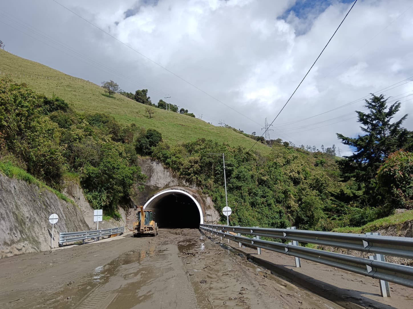 Invías anuncia apertura de un carril en La Línea entre Cajamarca y Calarcá