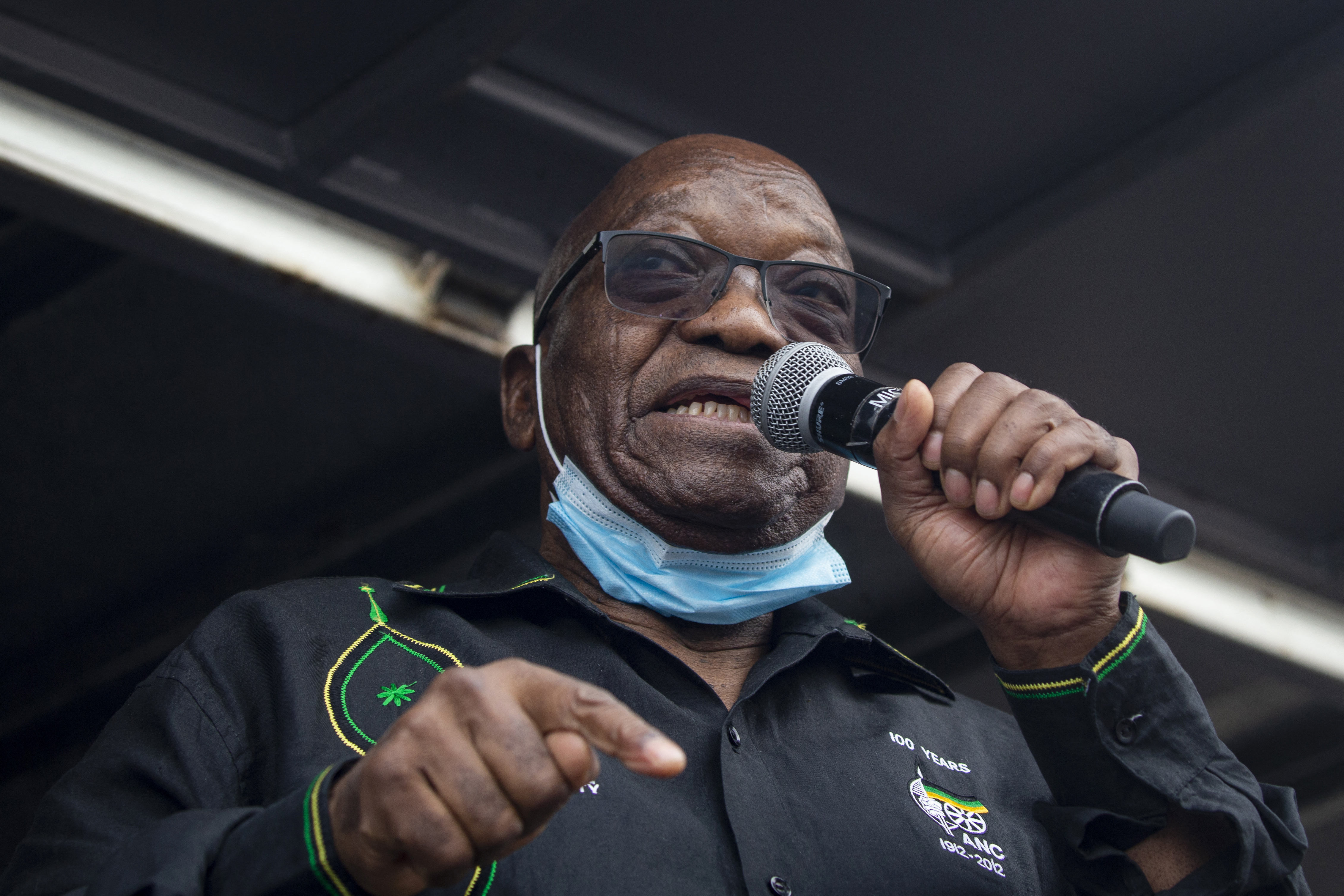 El expresidente sudafricano Jacob Zuma se entrega a las autoridades