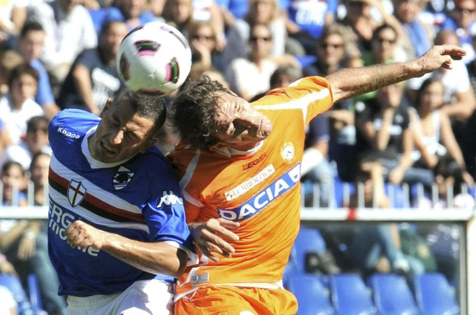 Los «cabezazos» a la pelota pueden lesionar el cerebro