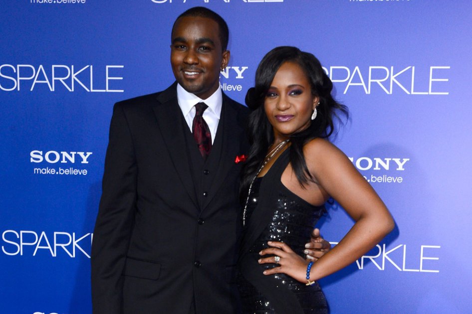 Hija de Whitney Houston se casa con su hermano adoptivo