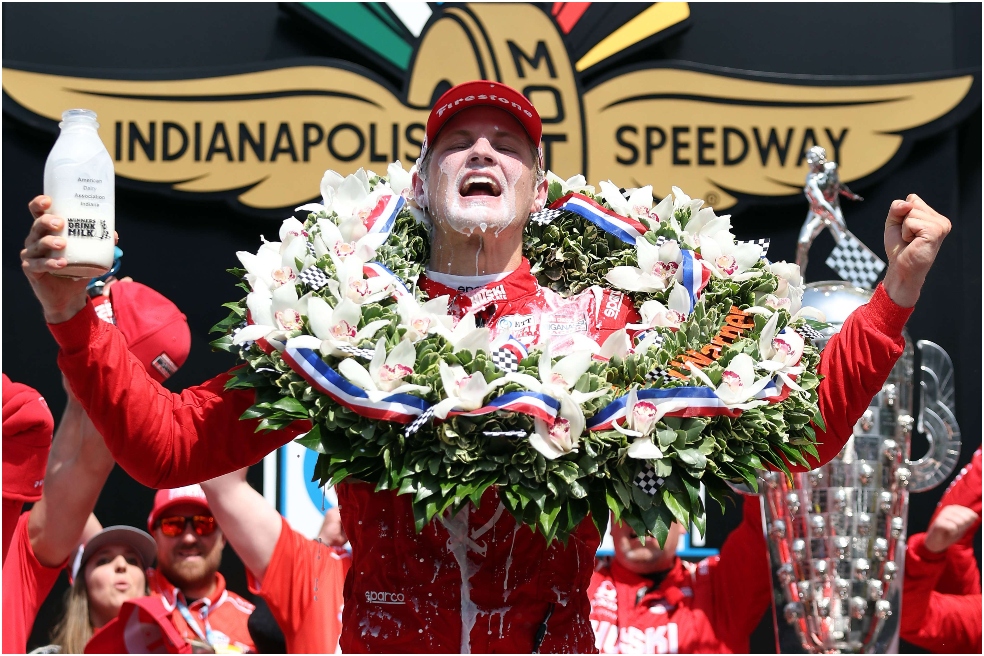 El piloto sueco Marcus Ericsson ganó este domingo las 500 millas de Indianápolis.