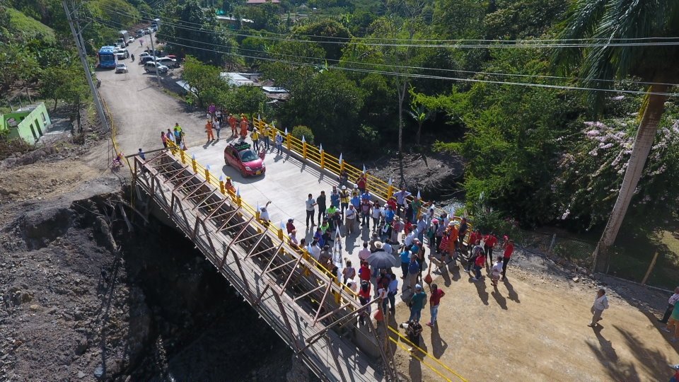 Entregan puente reconstruido de La Palma, Cundinamarca, arrasado tras derrumbes
