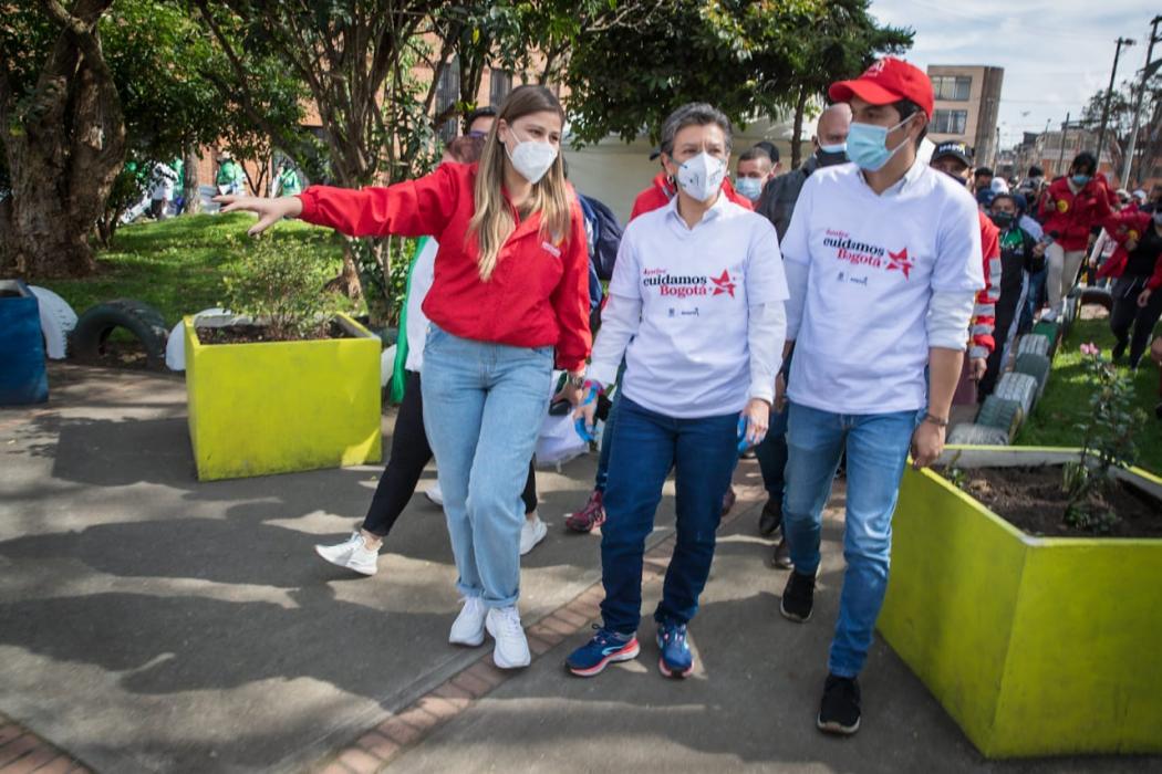 El pasado 13 de agosto inició la intervención de #JuntosCuidamosBogotá en Kennedy y Chapinero, donde, según el Distrito, se han realizado acciones de limpieza y embellecimiento en el Portal de las Américas, parque Britalia, parque Mundo y alrededores, y sobre la carrera 7a entre calles 40 y 72.