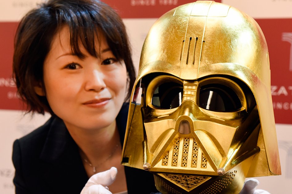 Réplica en oro del casco de Darth Vader